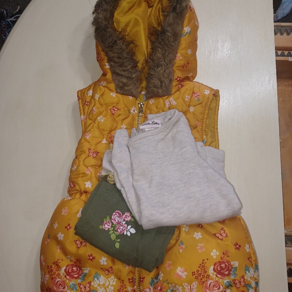 Little Lass Girls Size 6 Puffer Vest, Thermal, and matching Leggings outfit.